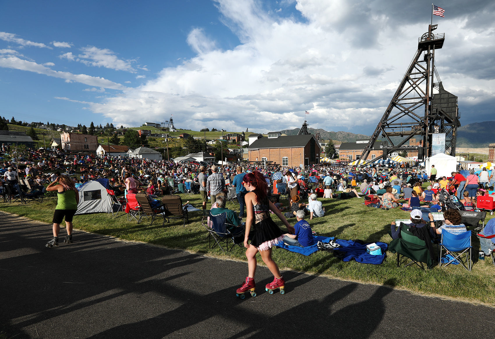 Free music festival brings a crowd to the Original Mineyard
